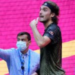 Stefanos Tsitsipas bathroom break